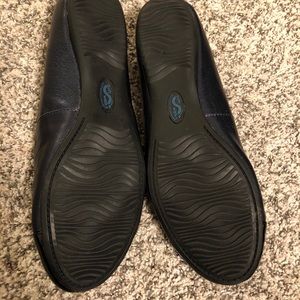 Women’s softwalk flats